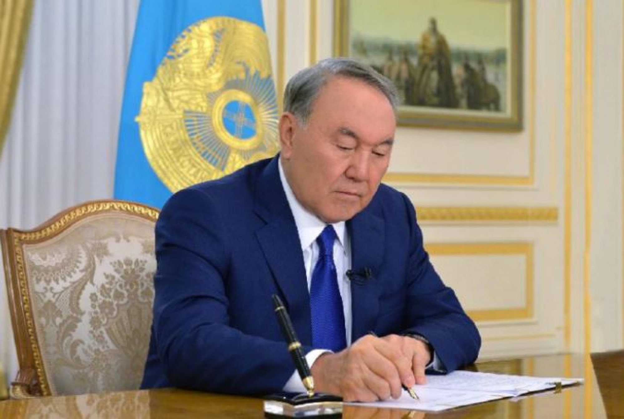 President signs decree on transition to Latin based Kazakh alphabet
