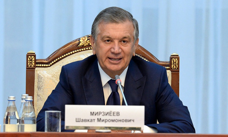Uzbek President urges to keep money in Uzbekistan