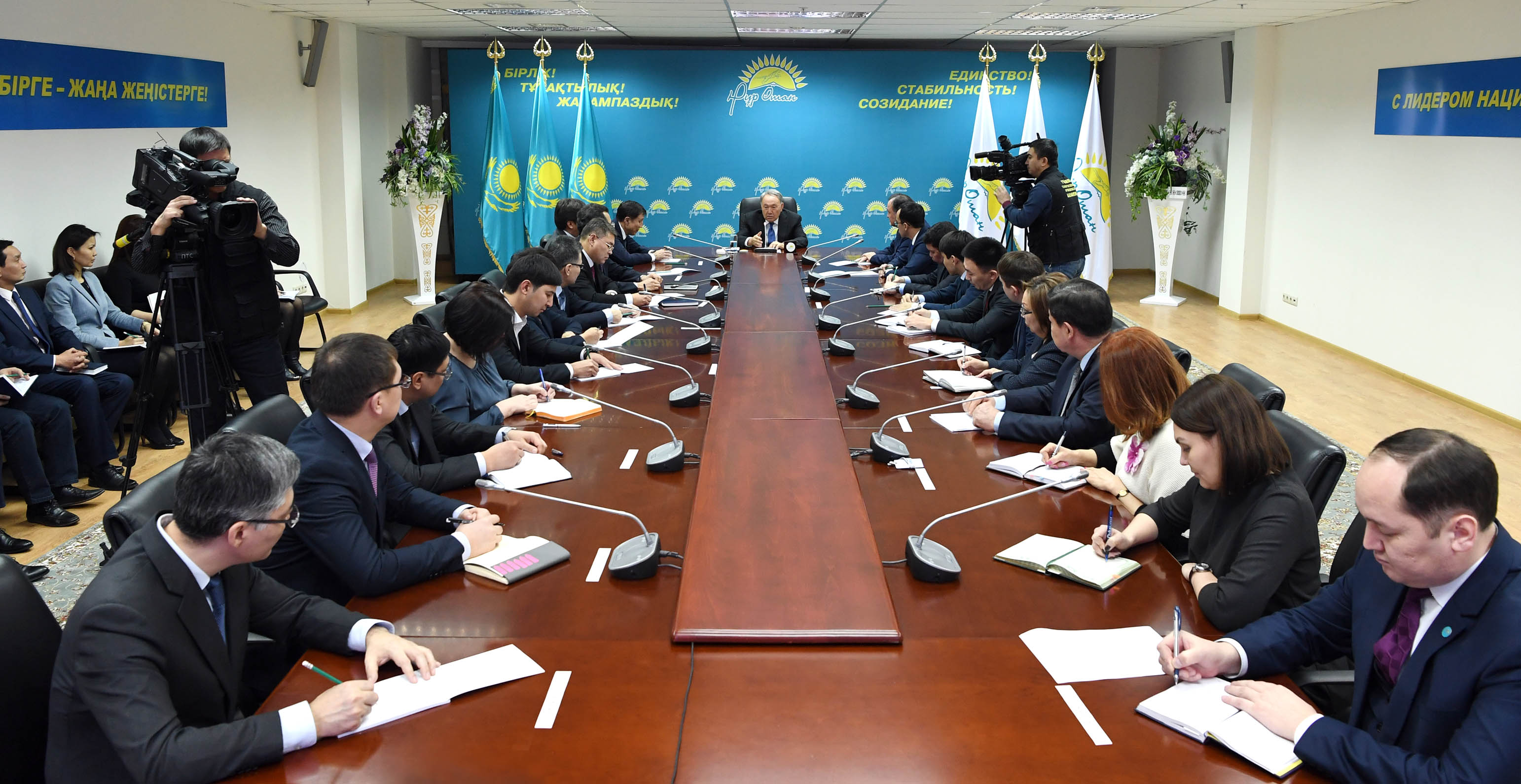 Kazakh President visits to the head office of Nur Otan Party