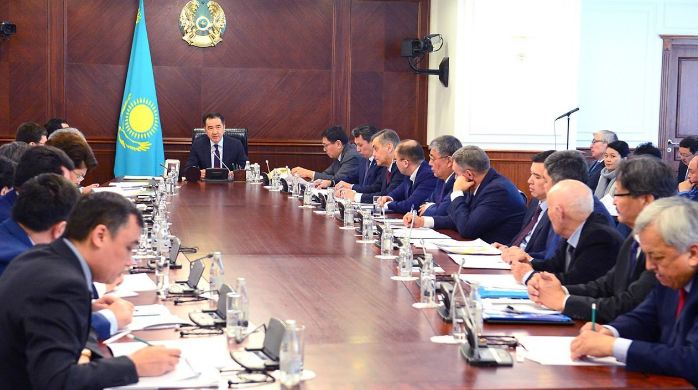 Bakytzhan Sagintayev holds a meeting of National Commission