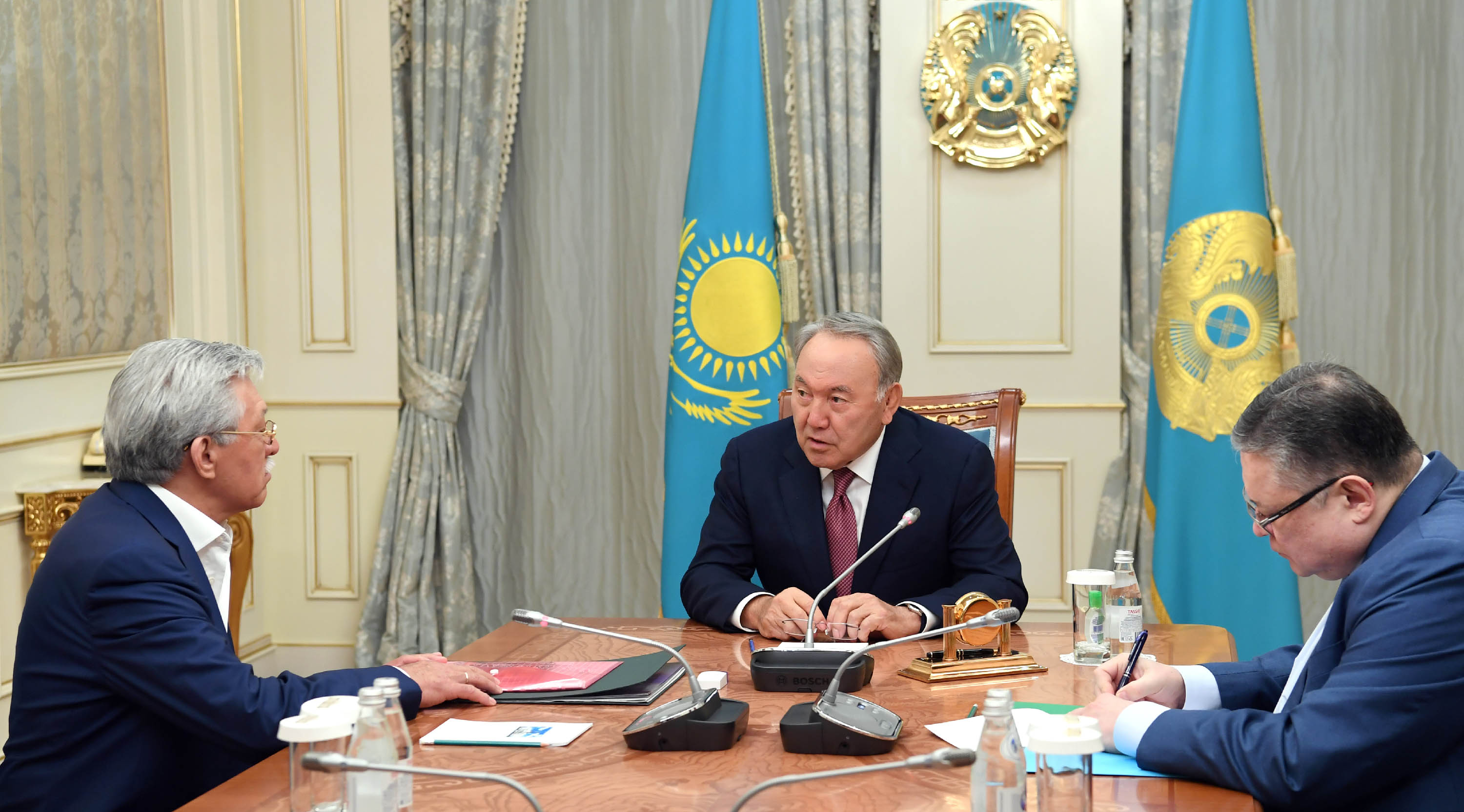 Kazakh President meets with Doskhan Zholzhaksynov, People's Artist of Kazakhstan