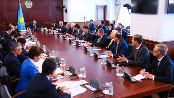 Kazakh PM meets with delegation of German business circles led by Manfred Grundke