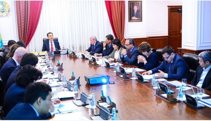 Bakytzhan Sagintayev holds a meeting of Expert Council on Economy