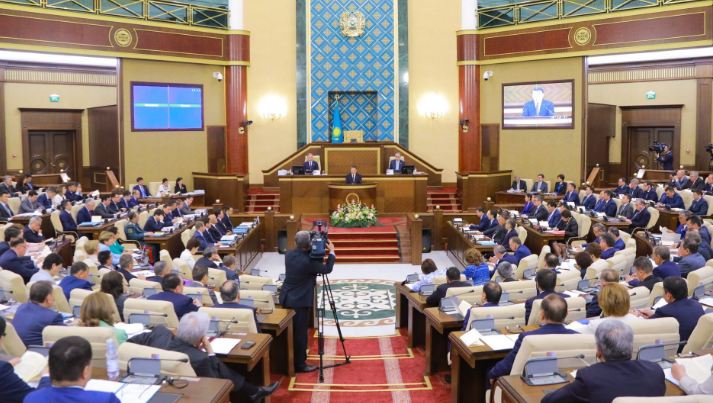Parliament receives report of the Government of Kazakhstan on execution of republican budget for 2017