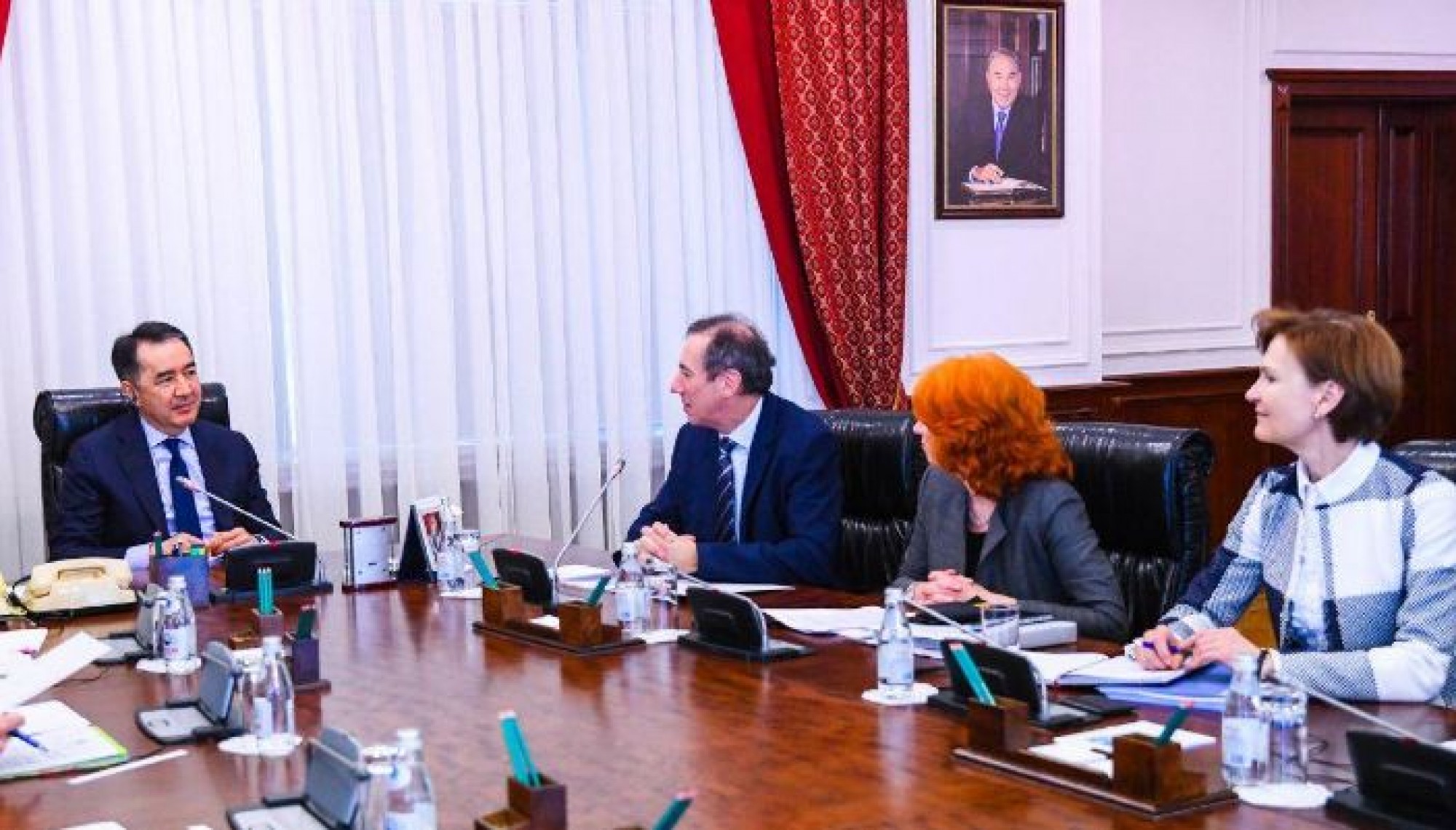 Kazakh PM meets with vice presidents of World Bank and International Finance Corporation