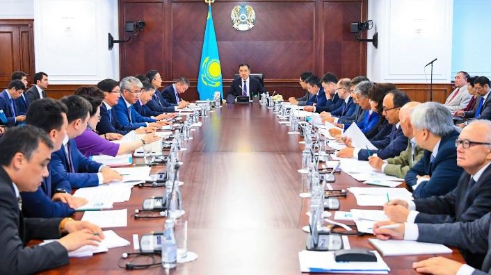 Kazakh PM holds a meeting of National Commission on translation of Kazakh alphabet into Latin script