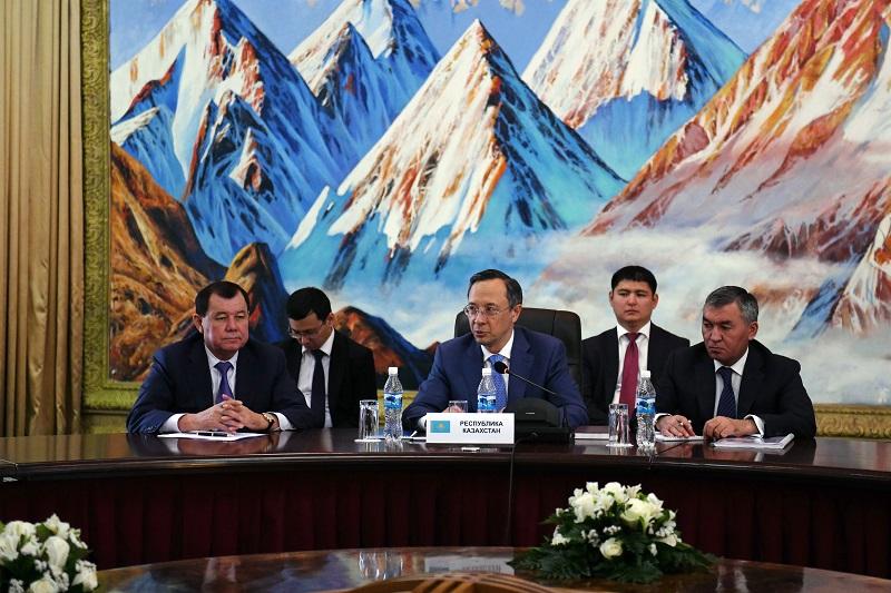 Central Asian FMs discuss regional coop issues in Cholpon-Ata