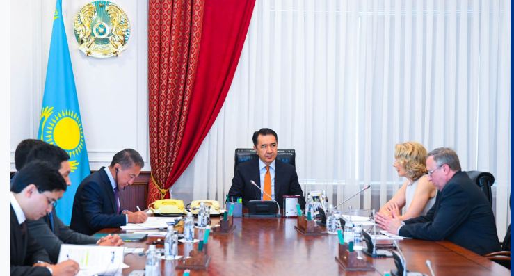 Kazakh PM meets with Executive Director of American Chamber of Commerce Doris Bradbury