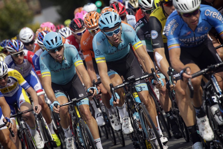 Multiple attacks of Astana riders at stage 4 Binck Bank Tour.