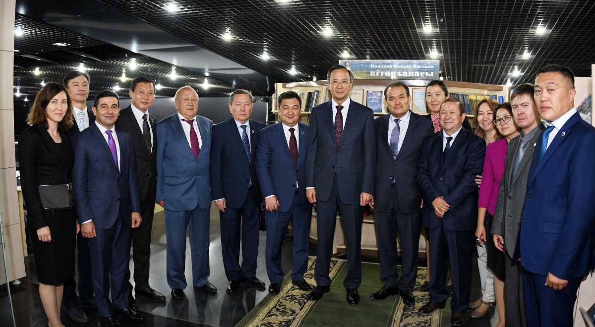 Foreign Minister Visits Turkic Academy