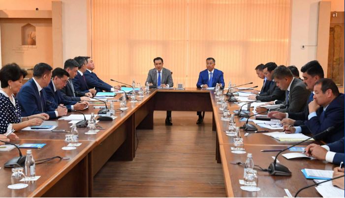 Kazakh PM holds a meeting on relocation of state agencies in Turkestan region