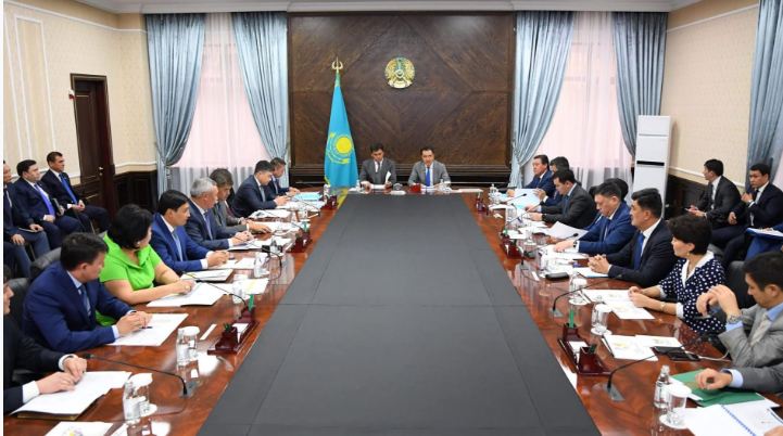 Kazakh PM meets with activists and business representatives on development of Shymkent 
