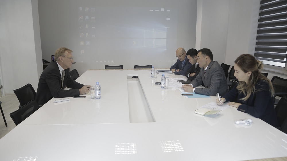  Saparbek Tuyakbaev meets with the Commercial Counselor of the Austrian Embassy Rudolf Tuller