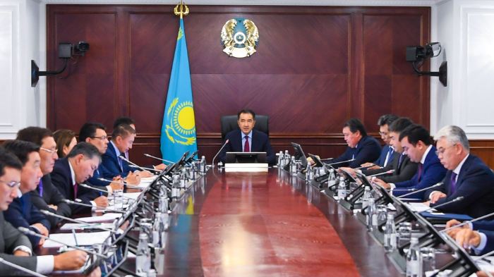 Bakytzhan Sagintayev holds a meeting of Commission for Industrial Development