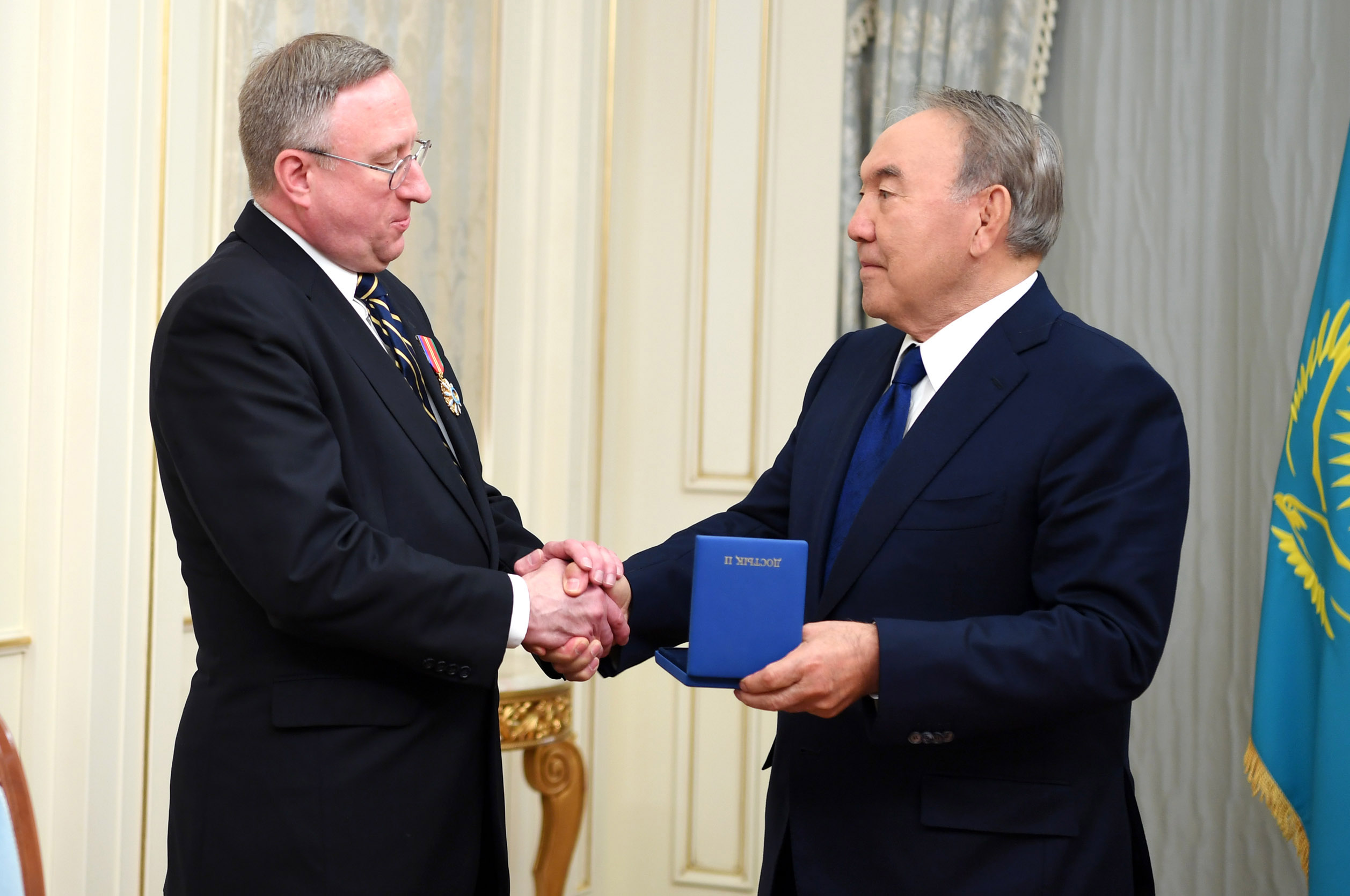 Nursultan Nazarbayev meets with George Krol 