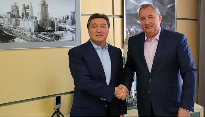 Askar Mamin and Dmitry Rogozin discuss cooperation in outer space