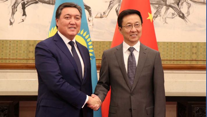 Askar Mamin holds a meeting with Vice Premier of State Council of China Han Zheng in Beijing