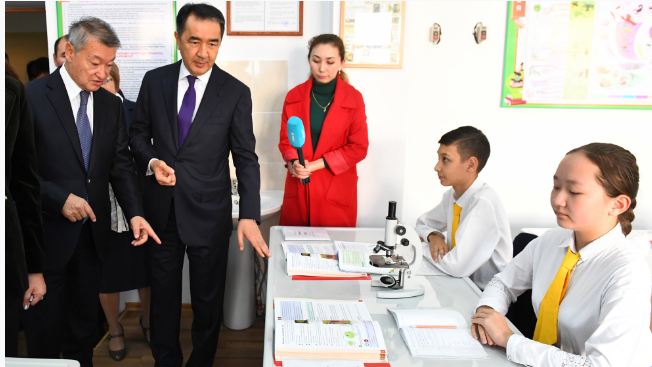 Bakytzhan Sagintayev gets acquainted with quality of education system in Oskemen