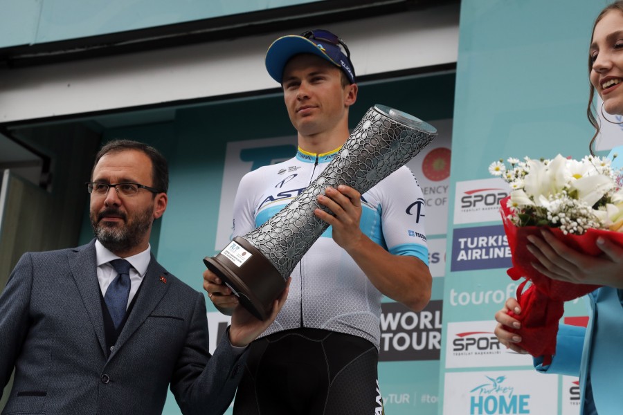 Alexey Lutsenko finishes the tour of Turkey 2018 on the podium