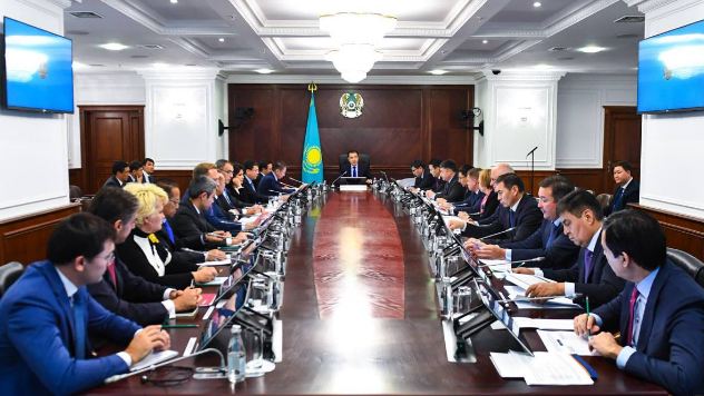 Bakytzhan Sagintayev meets with leaders of second-tier banks