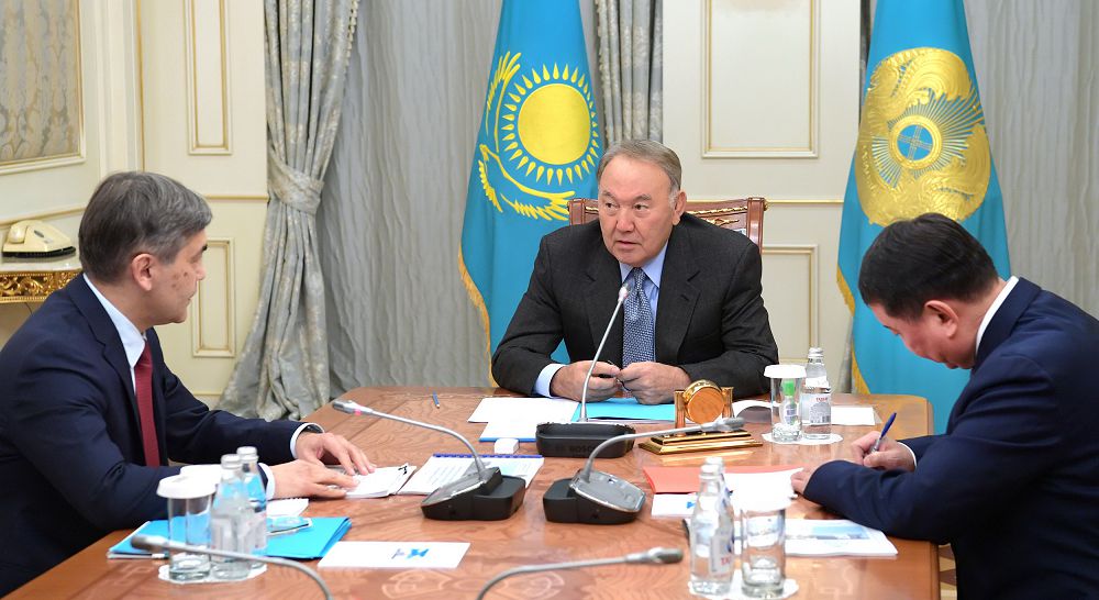 Nursultan Nazarbayev receives Defense Minister