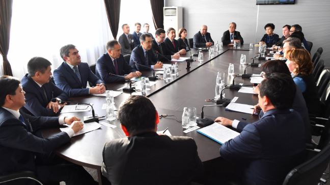 Lower prices for medical services and drugs: Bakytzhan Sagintayev meets with medical community of Zhambyl region
