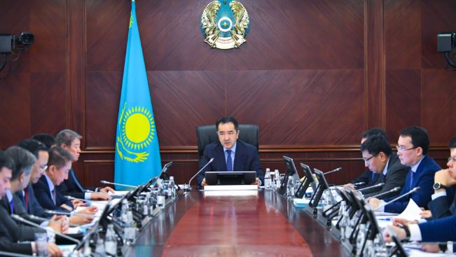 Bakytzhan Sagintayev instructs regional akims to intensify work with investors on energy saving projects