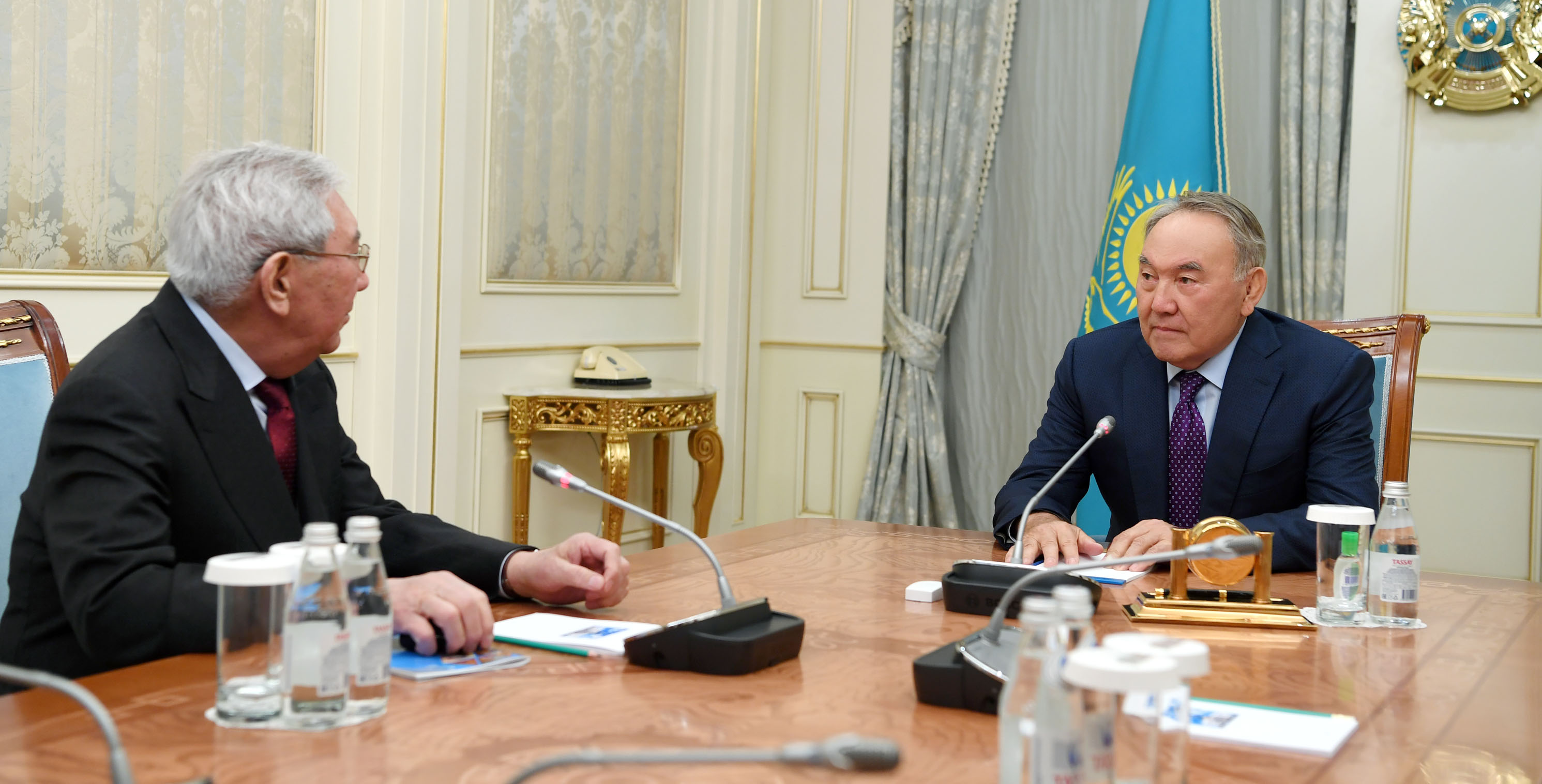 Kazakh President meets with the state and public figure Myrzatai Zholdasbekov