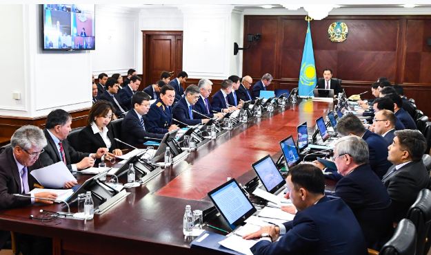 Kazakh PM instructs to improve quality of public services in electronic format