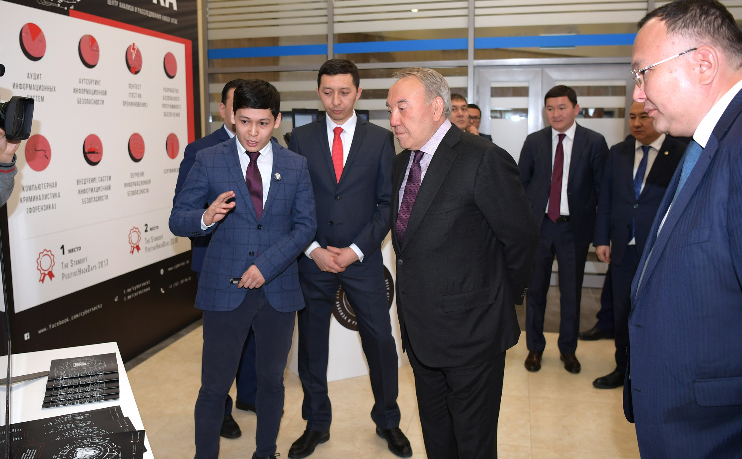 Nursultan Nazarbayev visits the Smart Aqkol Situation Center