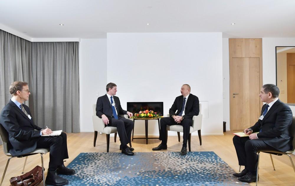 Azerbaijani president meets with Visa president in Davos 