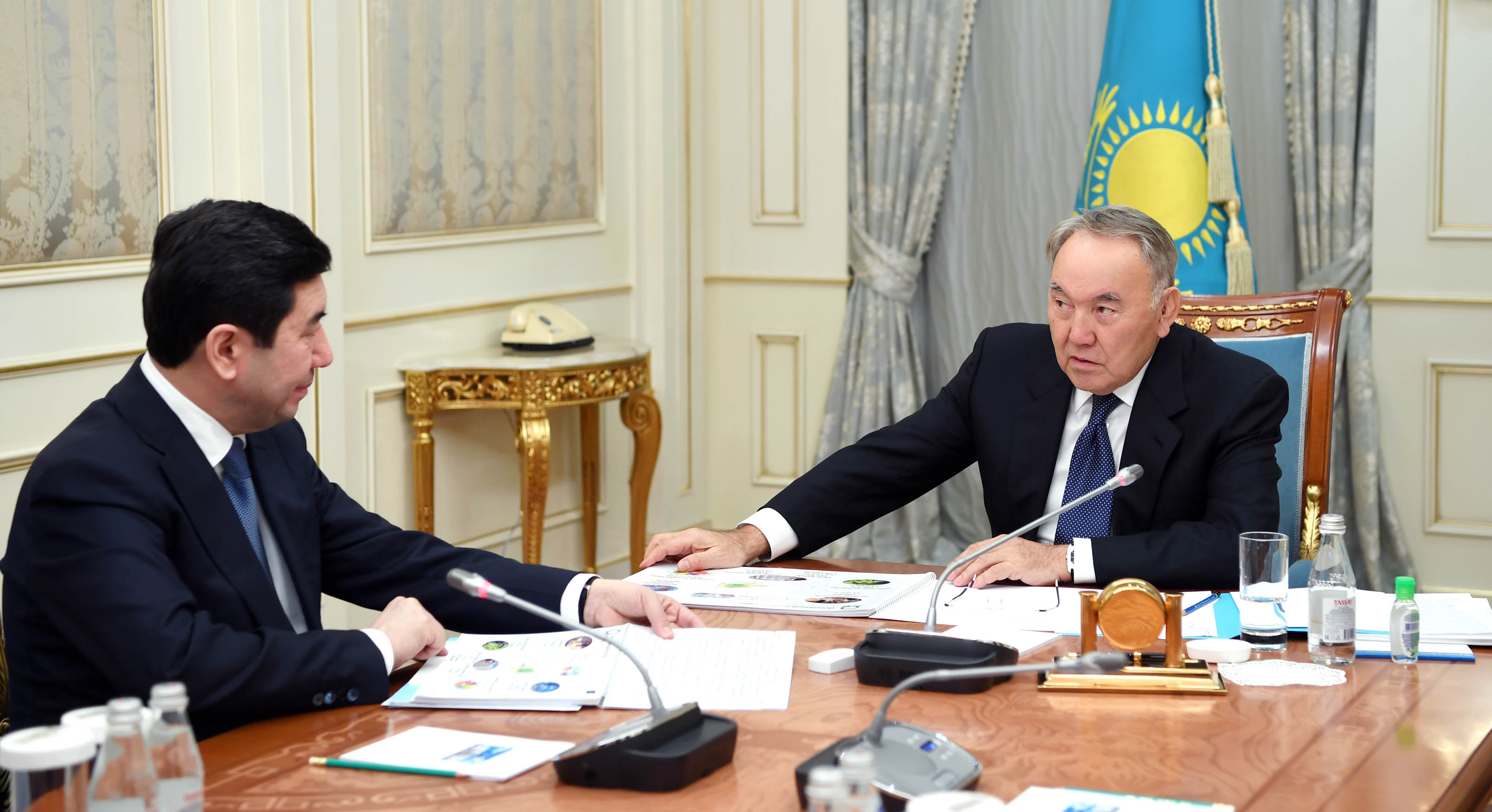 Kazakh President meets with governor of the Karagandy region Yerlan Koshanov