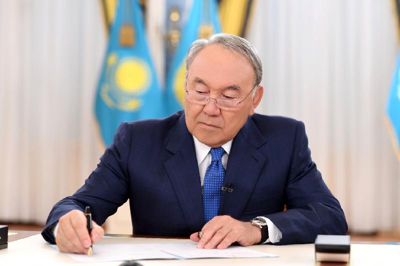 President signs decree on military discharge of conscript soldiers