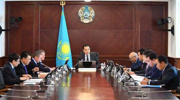 Bakytzhan Sagintayev holds a meeting of State Commission for Modernization of Economy