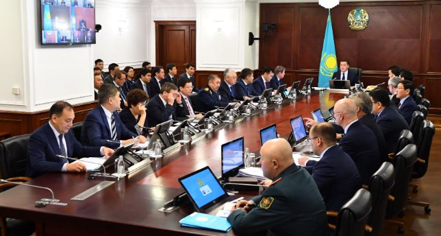 Askar Mamin instructs to immediately start implementation of Roadmap for Development of "Economy of Simple Things"