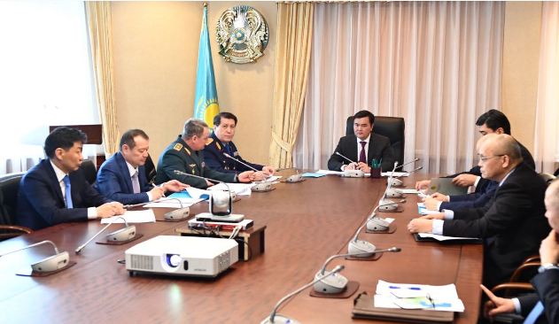 Zhenis Kassymbek holds a meeting on preparation for flood period