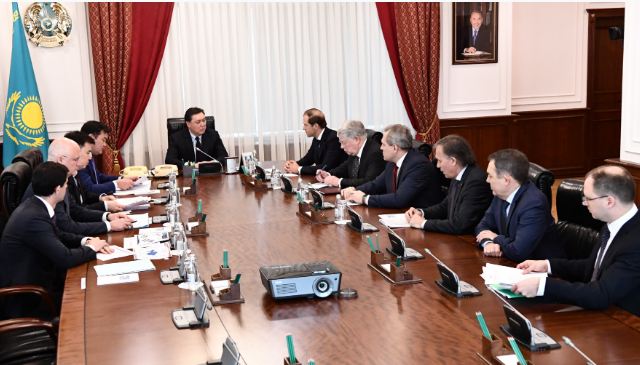 Askar Mamin meets with Russian Minister of Industry and Trade Denis Manturov