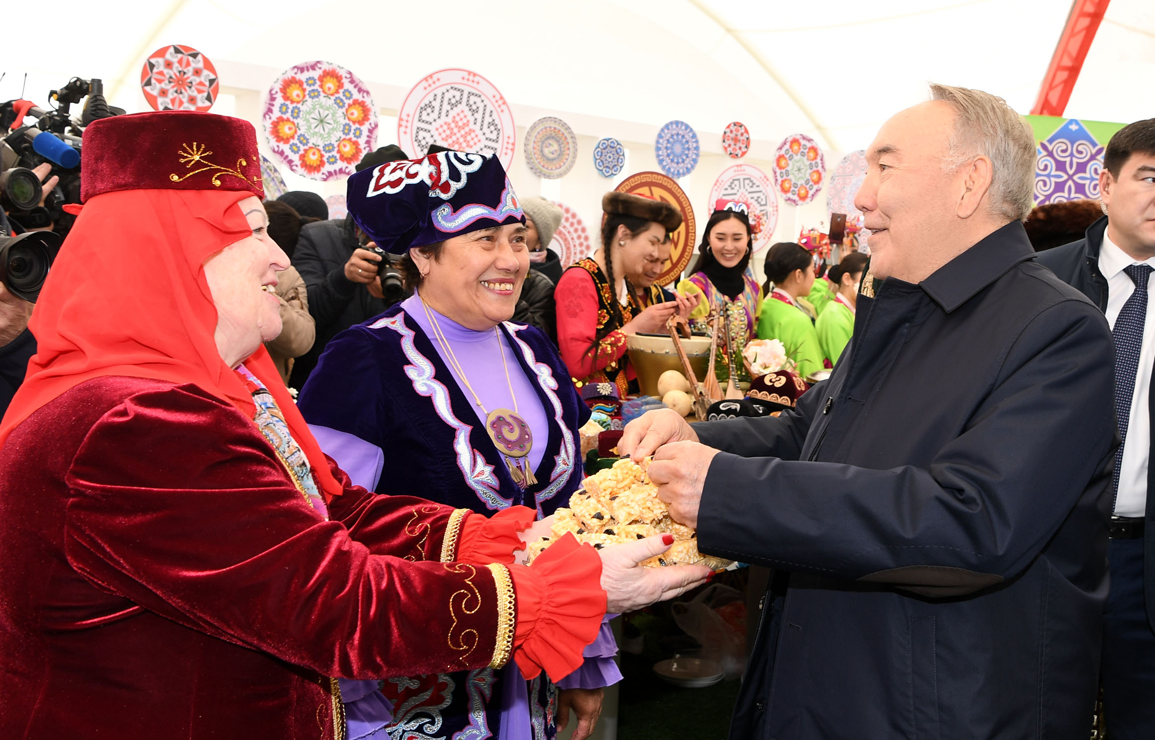Nursultan Nazarbayev congratulates Kazakhstani on the Day of Unity of the People of Kazakhstan