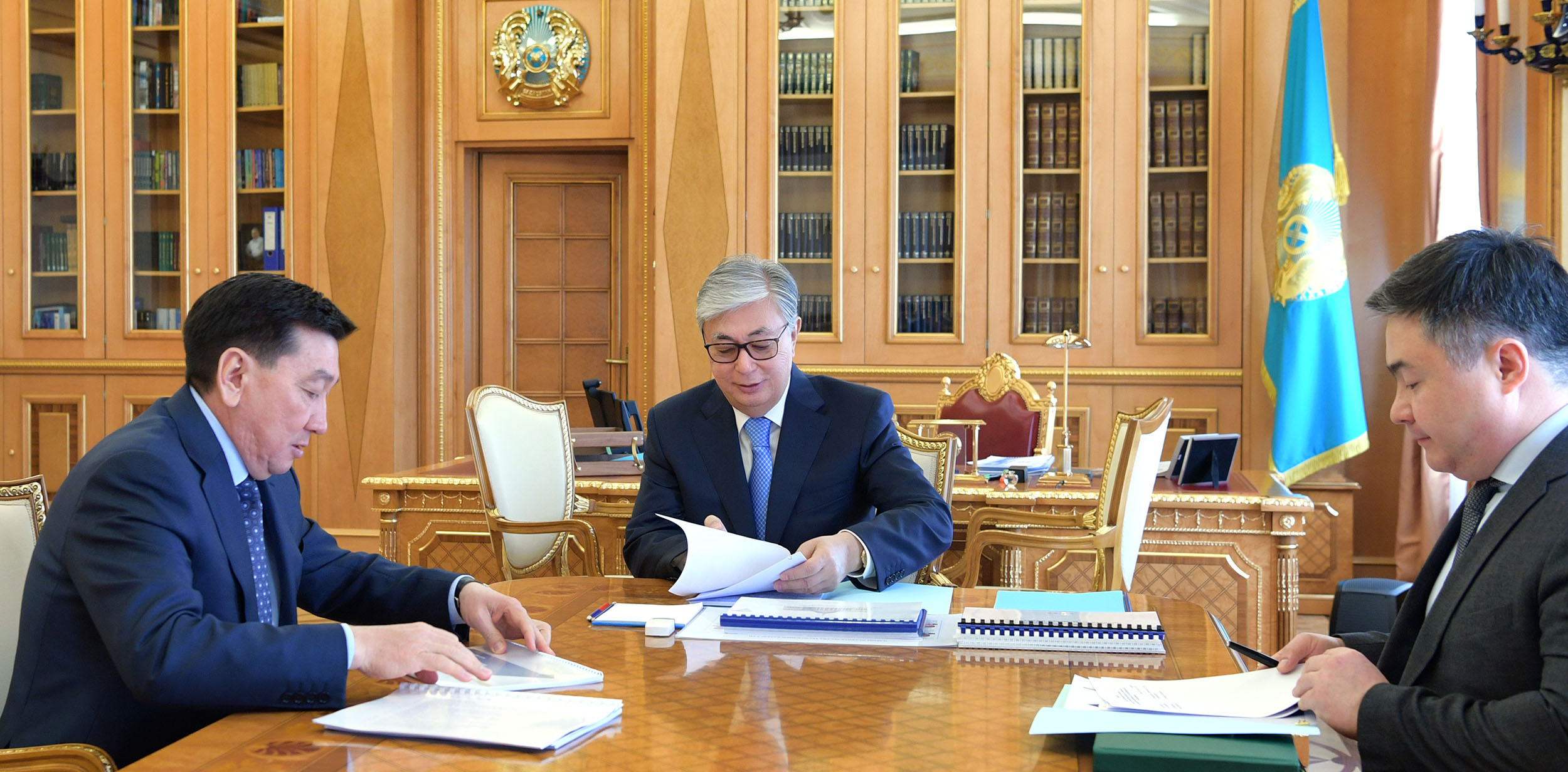 Kassym-Jomart Tokayev receives KazMunayGas CEO Alik Aidarbayev