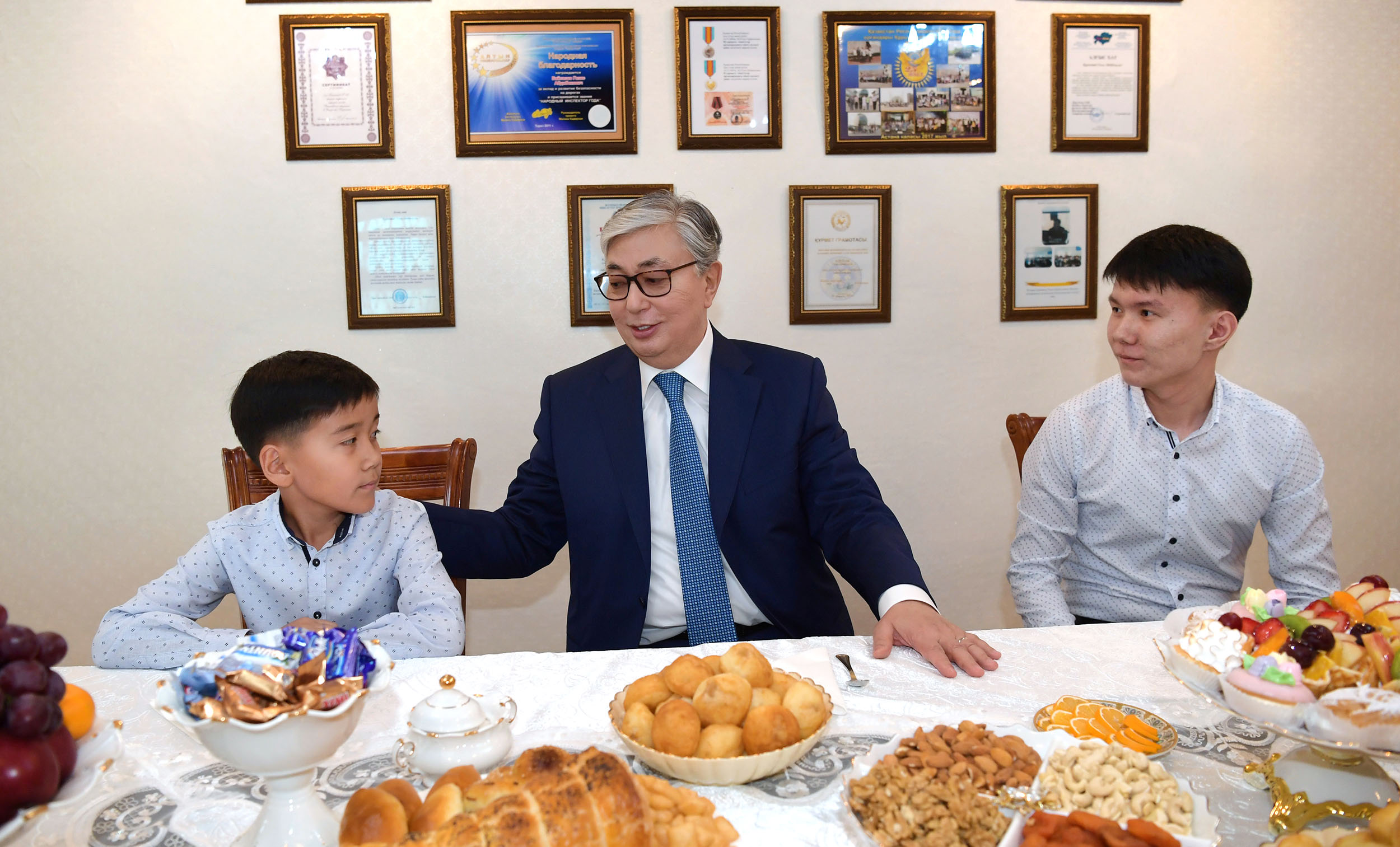 Kassym-Jomart Tokayev meets with the family of Hero of Kazakhstan Gaziz Baytasov