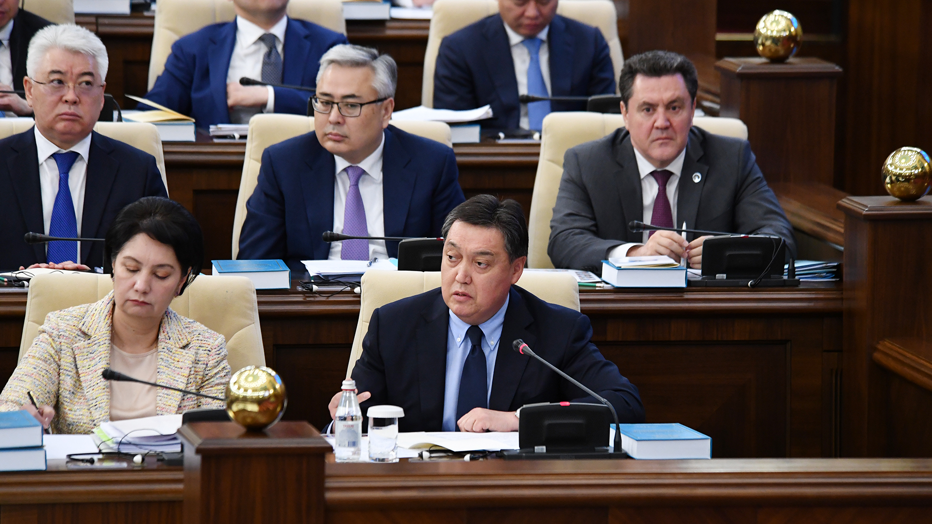 Parliament of Kazakhstan approves Government Report on Execution of Republican Budget for 2018