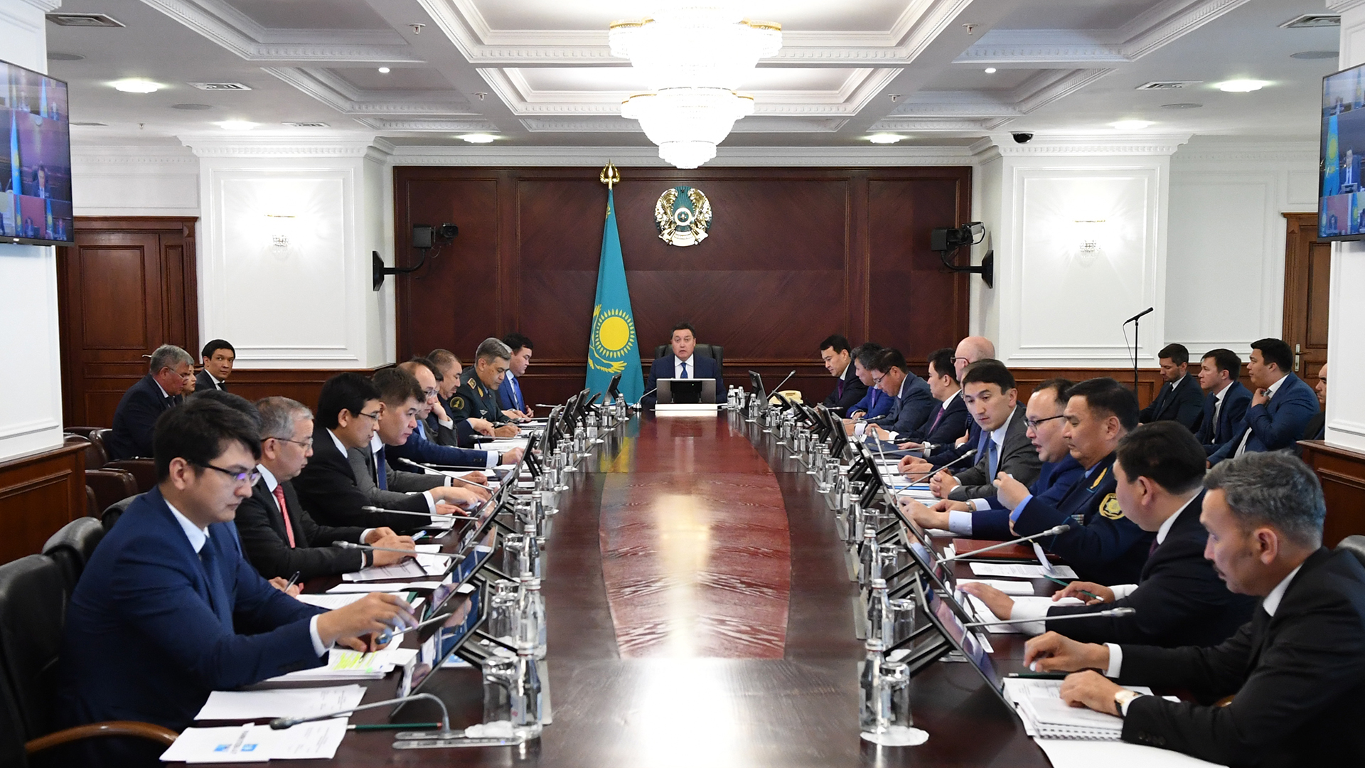 Askar Mamin chairs a meeting of Commission on Digitalization under the President of Kazakhstan