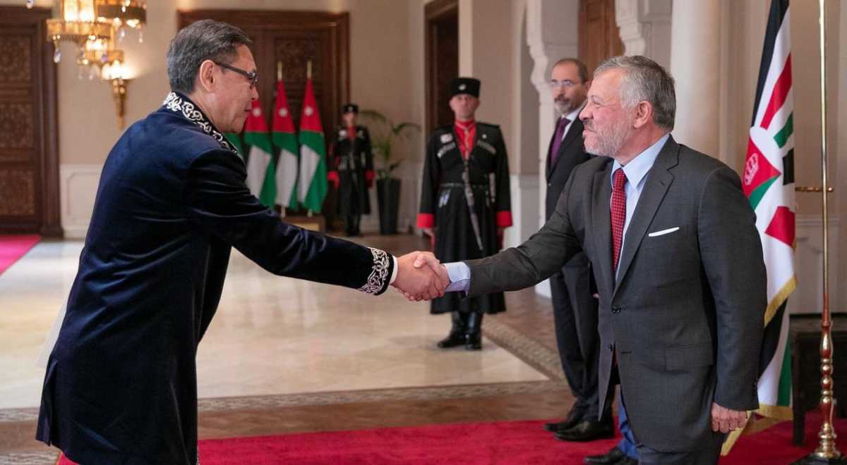 The Kazakh ambassador presented his credentials letters to the King of Jordan