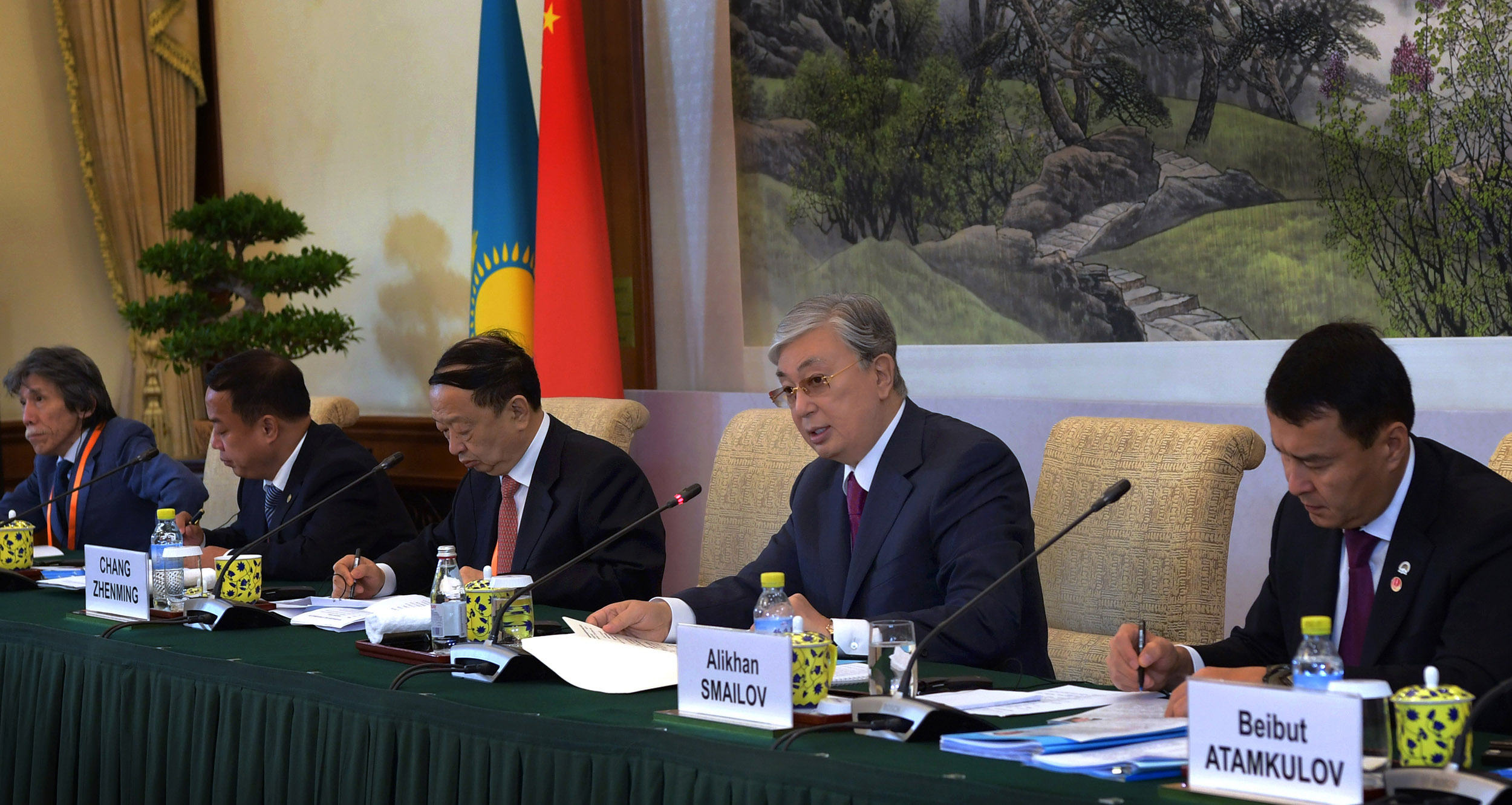 Kassym-Jomart Tokayev meets with representatives of Chinese business circles