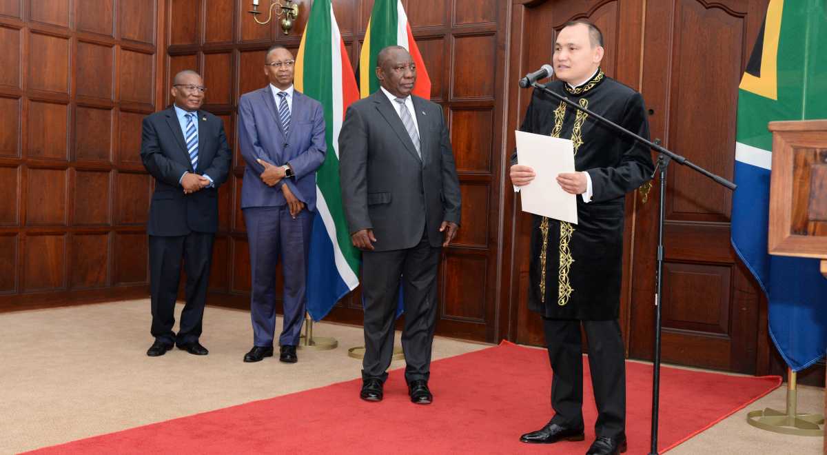 The Ambassador of Kazakhstan presents letters of credence to the President of South Africa