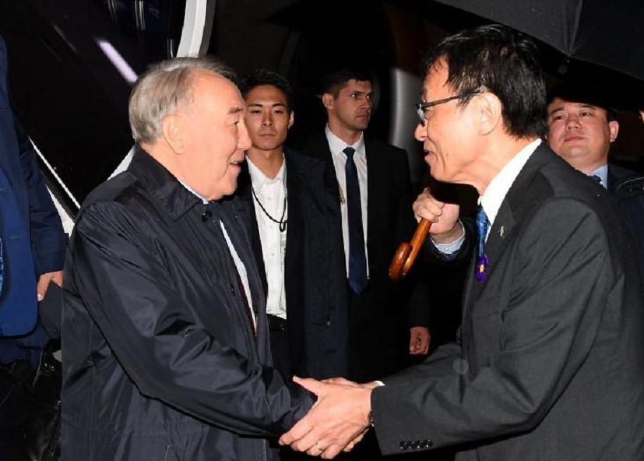 Nursultan Nazarbayev arrives in Tokyo