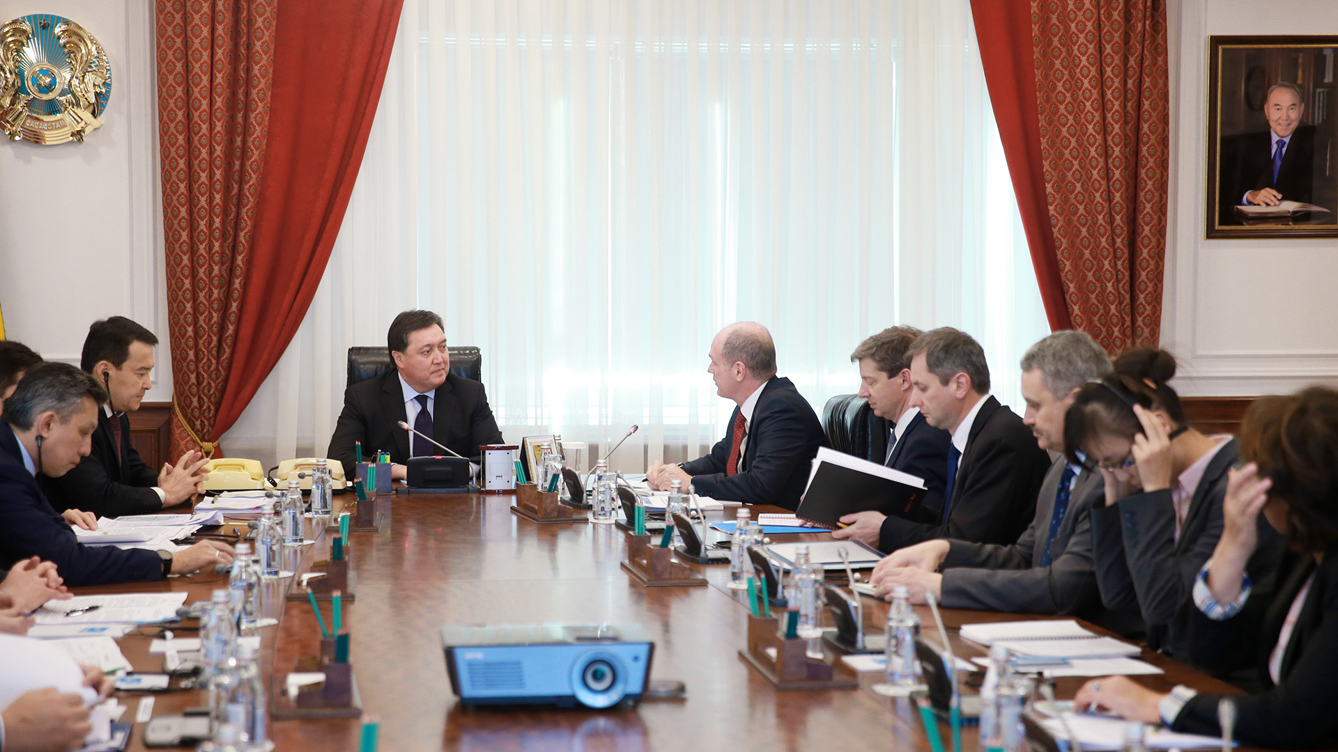Askar Mamin meets with Head of IMF Mission in Kazakhstan Mark Horton