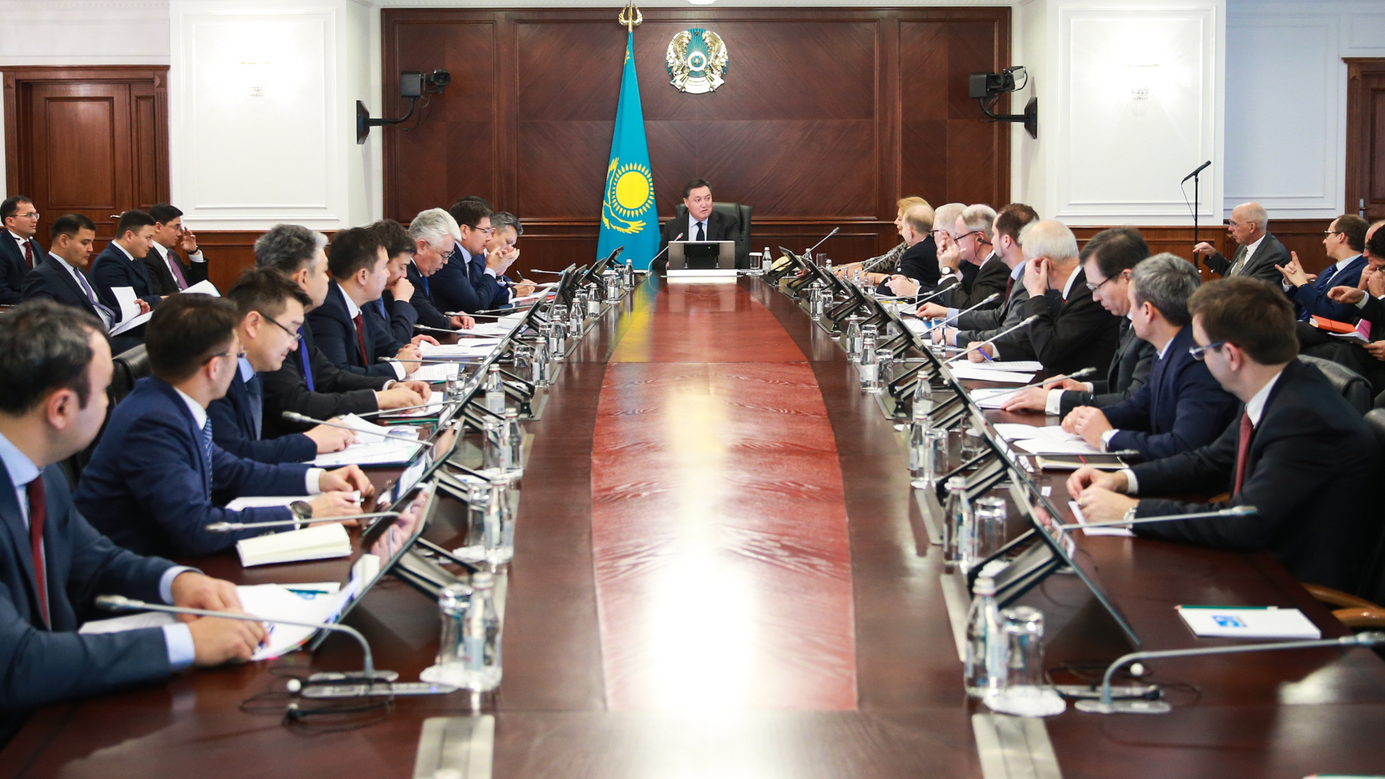 Askar Mamin holds a meeting of Council on Improving Investment Climate