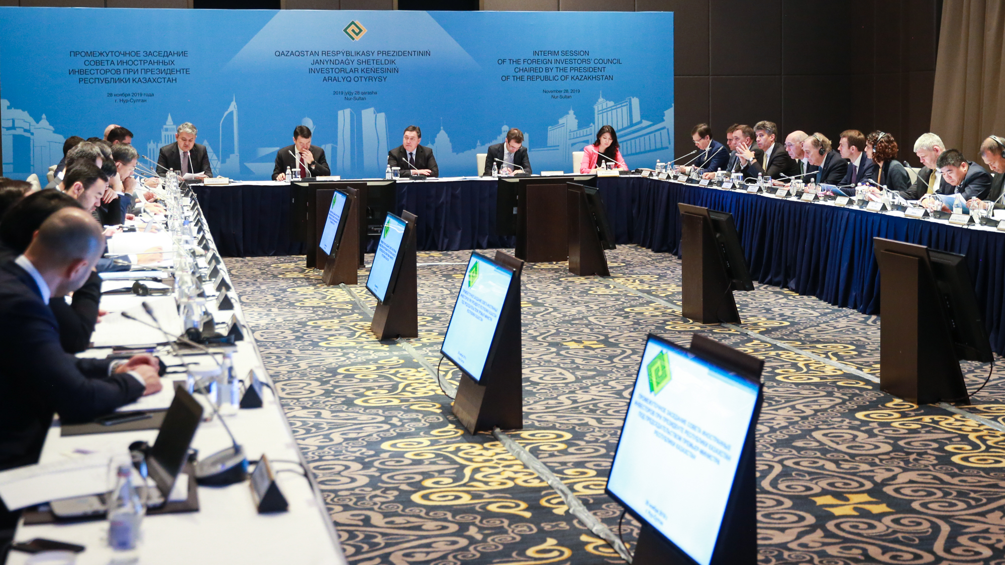 A.Mamin reviews preparations for a meeting of Foreign Investors' Council