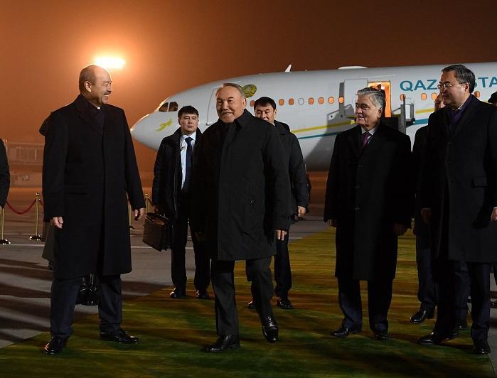 Nursultan Nazarbayev arrives in Tashkent